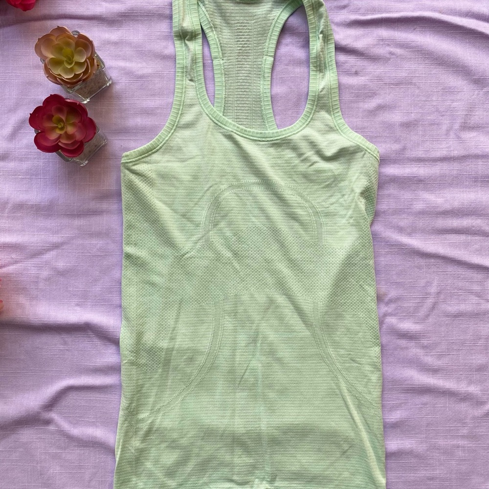 Lululemon swiftly tech racer back size 4